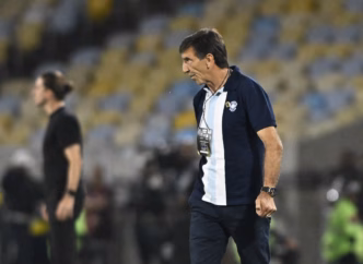Gustavo Costas em Flamengo x Racing, técnico do Racing mobiliza torcida antes de jogo pela Libertadores.