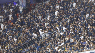 Torcida do Remo empolgada no Estádio Mangueirão em jogo da Série B.
