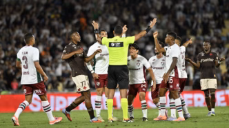 Cano, atacante do Fluminense, em ação contra o Vasco no Maracanã.