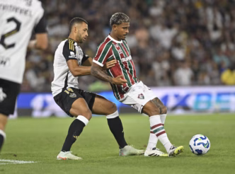 John Kennedy comemora um gol pelo Fluminense.