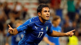 Éder comemora gol pela seleção italiana em partida de 2017.
