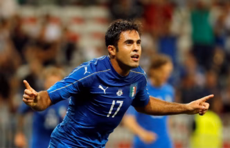 Éder comemora gol pela seleção italiana em partida de 2017.