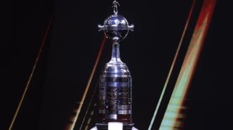 Jogadores do Fluminense em campo durante a busca por vaga na Libertadores 2026.