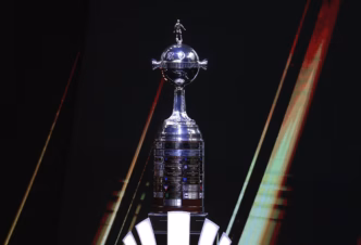 Jogadores do Fluminense em campo durante a busca por vaga na Libertadores 2026.