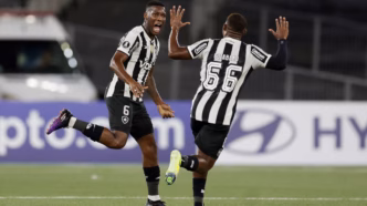 Patrick de Paula comemora gol do Botafogo contra o Carabobo pela Libertadores em jogo do Botafogo.