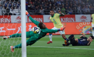 Paulo Henrique comemora gol da Seleção Brasileira contra o Japão em amistoso.