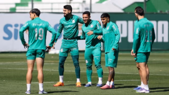 Flaco López e Vitor Roque em treinamento do Palmeiras antes da semifinal da Libertadores.
