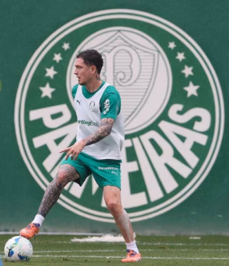 Aníbal Moreno em treino do Palmeiras, mostrando sua recuperação para o jogo da Libertadores.