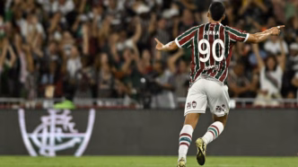 Serna comemora gol pelo Fluminense em partida do Campeonato Brasileiro.