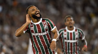 Samuel Xavier comemora gol pelo Fluminense contra o Internacional no Brasileirão 2025.