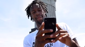 O francês Gael Monfils durante visita ao Cristo Redentor no Rio de Janeiro para o Rio Open 2026.