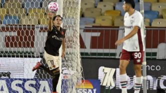 Nuno Moreira comemora gol do Vasco contra o Fluminense, um dos lances do clássico.