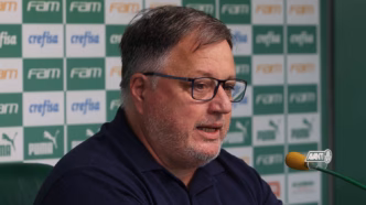 Anderson Barros, diretor de futebol do Palmeiras, questiona decisões do STJD.