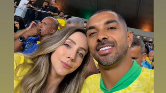 Paulo Henrique, do Vasco, e sua esposa Patrícia no Maracanã assistindo ao jogo da Seleção Brasileira.