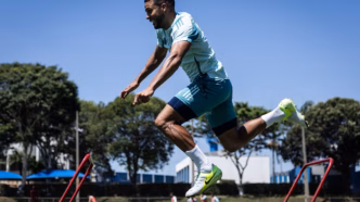 Wanderson em treino do Cruzeiro, desfalque para a partida contra o Sport