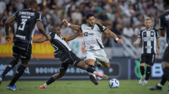 Hulk em campo durante partida do Atlético-MG contra o Ceará em Belo Horizonte.