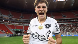 Álvaro Montoro em ação pelo Botafogo em jogo do Mundial Sub-20.