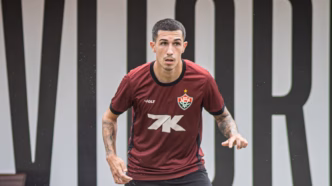 Aitor Cantalapiedra em treino do Vitória se preparando para o clássico Ba-Vi.