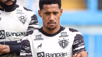 Garcez e Diogo Oliveira, atacantes do Paysandu, em jogo da Série B.
