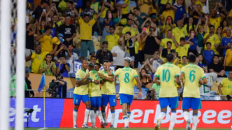 Jogadores comemoram gol pela Seleção Brasileira