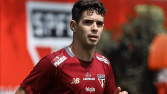 Oscar retorna aos relacionados do São Paulo para o jogo contra o Fortaleza no Brasileirão.