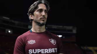 Luis Zubeldía comandando o treino do Fluminense.