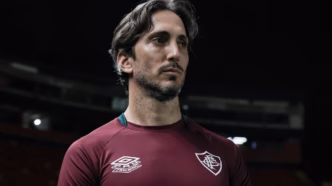 Zubeldía comandando o Fluminense em campo contra o Sport.