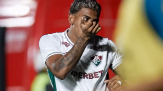 John Kennedy comemora gol de pênalti pelo Fluminense contra o Sport