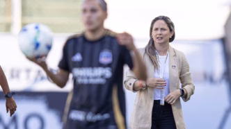 Tatiele Silveira, treinadora do Colo-Colo, em partida da Libertadores Feminina.