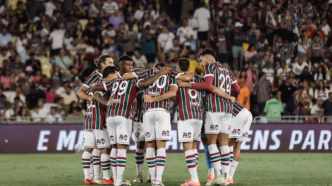 Fluminense em campo durante treino sob comando de Luis Zubeldía.
