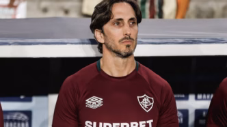 Luis Zubeldía, técnico do Fluminense, em análise tática.