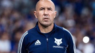 Leonardo Jardim, técnico do Cruzeiro, em coletiva, falando sobre o cansaço da equipe.