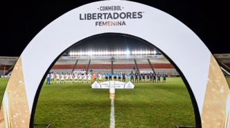 Jogadoras em campo durante a Libertadores Feminina 2025 em Buenos Aires.