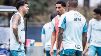 William e Christian em treino do Cruzeiro, escalados para o clássico contra o Atlético-MG.