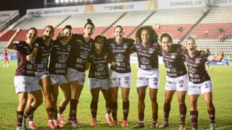Jogadoras da Ferroviária comemoram gol na Libertadores Feminina contra o Independiente Dragonas.