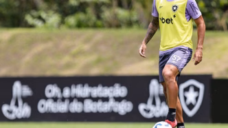 David Ricardo em treino do Botafogo para o clássico contra o Flamengo
