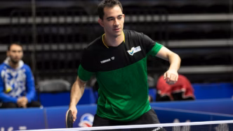Hugo Calderano em ação no Campeonato Pan-Americano de Tênis de Mesa
