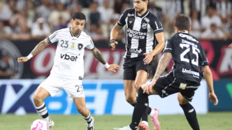 Ceará x Botafogo: Jogadores em campo durante partida do Brasileirão 2025