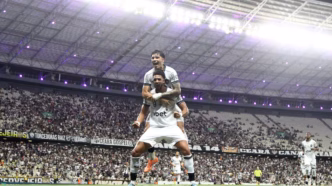 Chris Ramos e Correa comemorando gol do Botafogo contra o Ceará
