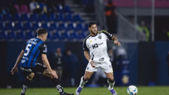 Hulk comemora jogada em partida do Atlético-MG pela Copa Sul-Americana.
