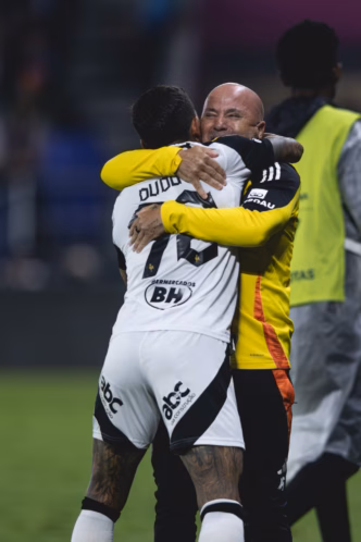 Dudu e Sampaoli em partida da Copa Sul-Americana entre Independiente del Valle e Atlético-MG.