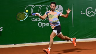 Mariano Navone em ação na estreia do Costa do Sauípe Open.