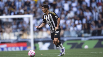 Alan Franco comemora gol pelo Atlético-MG contra o Ceará.