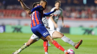 Ademir em ação pelo Bahia contra o São Paulo no Morumbis, pelo Brasileirão.