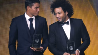 Marcelo e Thiago Silva durante premiação da FIFA.