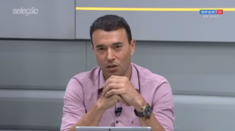 André Rizek, jornalista, analisando a Seleção Brasileira em uma coletiva.