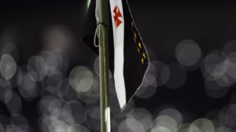 Bandeira do Vasco em São Januário, símbolo do clube.