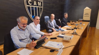 Ricardo Guimarães em pose oficial após ser reeleito presidente do Conselho Deliberativo do Atlético-MG.