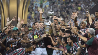 Fluminense comemora o título da Libertadores de 2023, garantindo um grande prêmio financeiro.