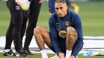 Raphinha em treino do Barcelona antes de jogo importante.